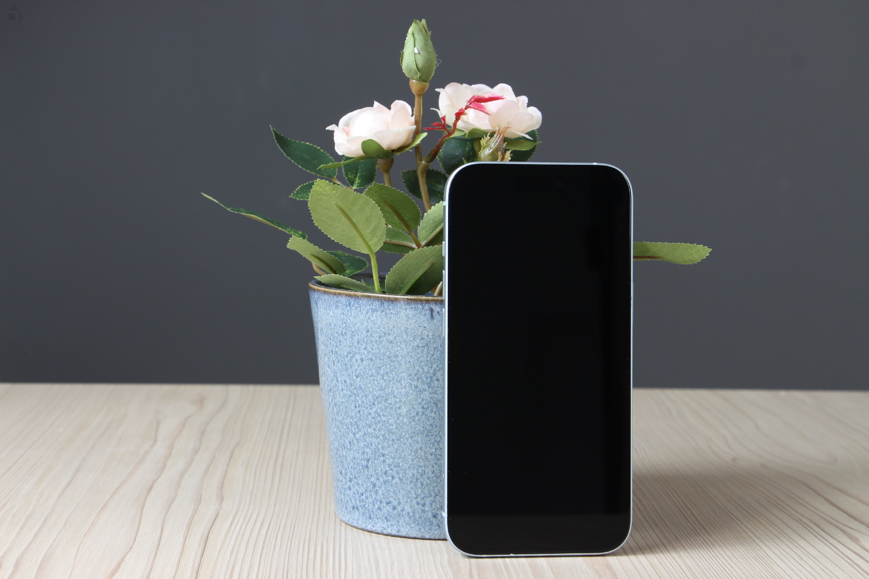 Újszerű iPhone 15 128GB kék US-6630