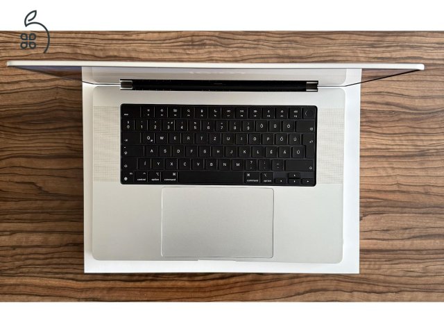 MacBook Pro 16” - M3 Pro Chip- ezüst - 1 éves - 512 GB - 18 GB RAM - makulátlan