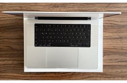MacBook Pro 16” - M3 Pro Chip- ezüst - 1 éves - 512 GB - 18 GB RAM - makulátlan