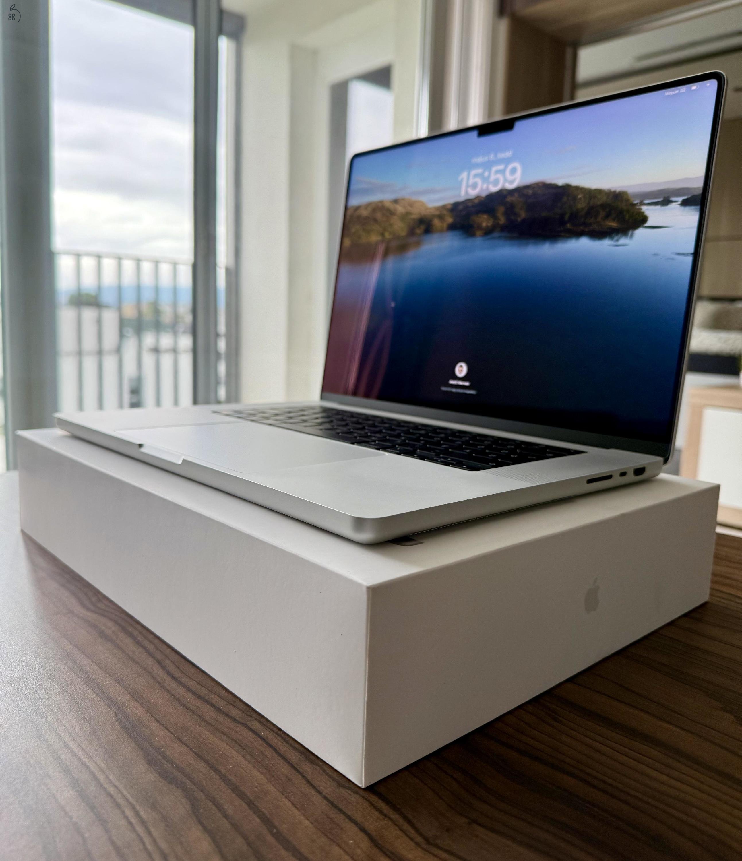 MacBook Pro 16” - M3 Pro Chip- ezüst - 1 éves - 512 GB - 18 GB RAM - makulátlan