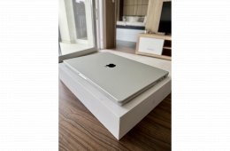 MacBook Pro 16” - M3 Pro Chip- ezüst - 1 éves - 512 GB - 18 GB RAM - makulátlan