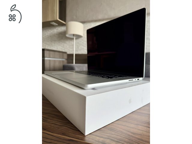 MacBook Pro 16” - M3 Pro Chip- ezüst - 1 éves - 512 GB - 18 GB RAM - makulátlan