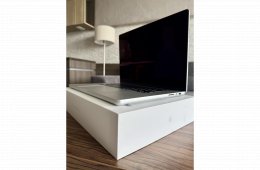 MacBook Pro 16” - M3 Pro Chip- ezüst - 1 éves - 512 GB - 18 GB RAM - makulátlan