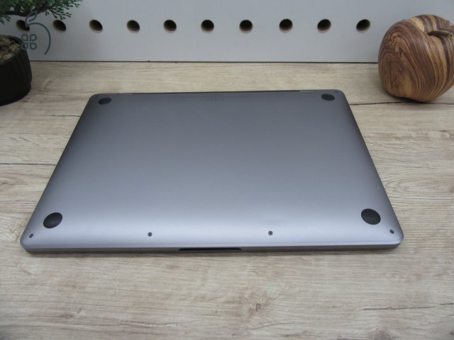 Apple Retina Macbook Pro 13 - 2020 - Használt, karcmentes