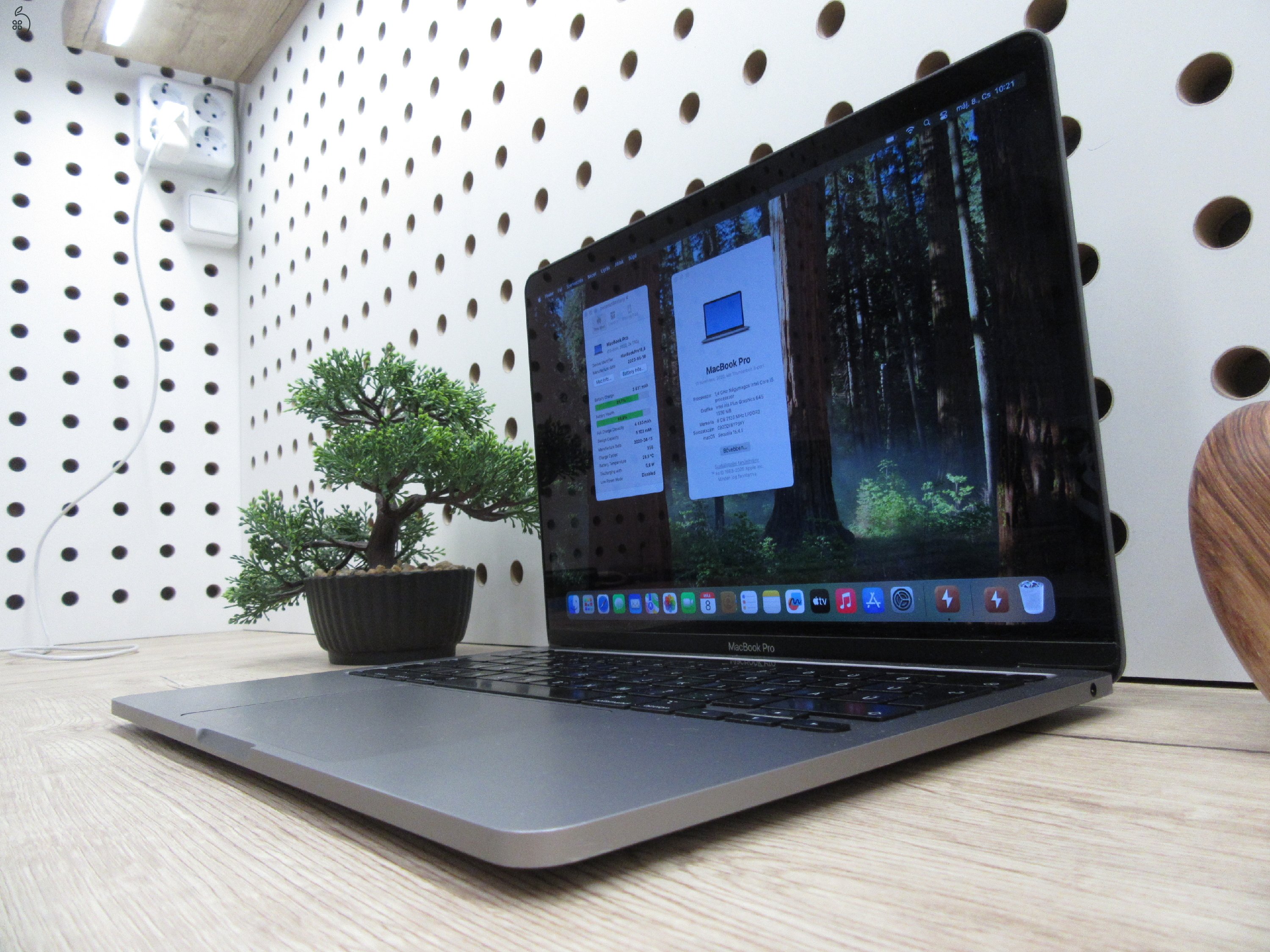 Apple Retina Macbook Pro 13 - 2020 - Használt, karcmentes