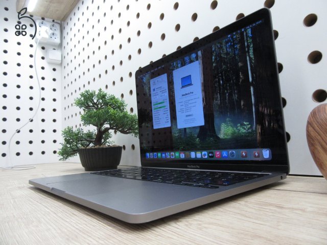 Apple Retina Macbook Pro 13 - 2020 - Használt, karcmentes