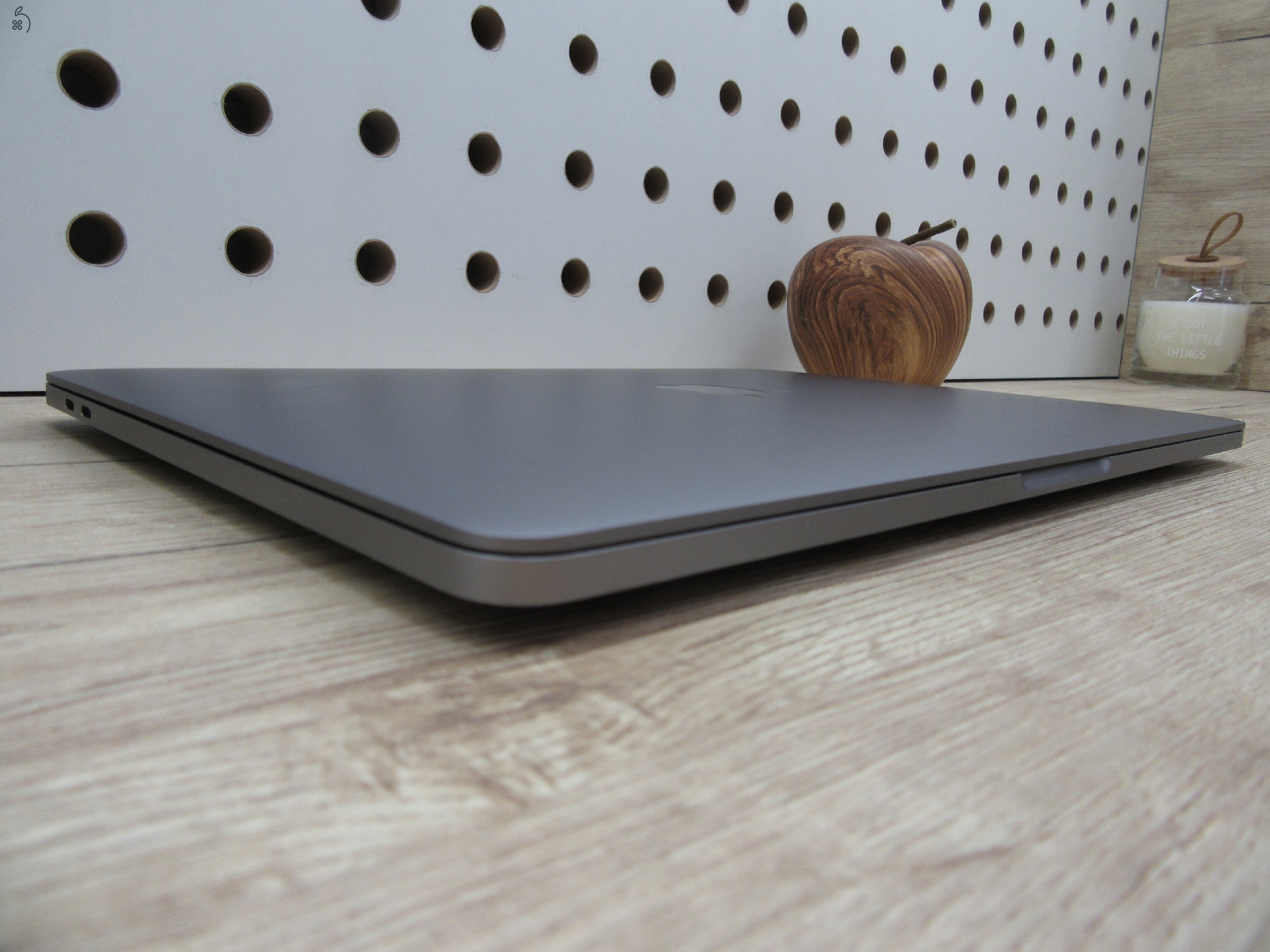 Apple Retina Macbook Pro 13 - 2020 - Használt, karcmentes