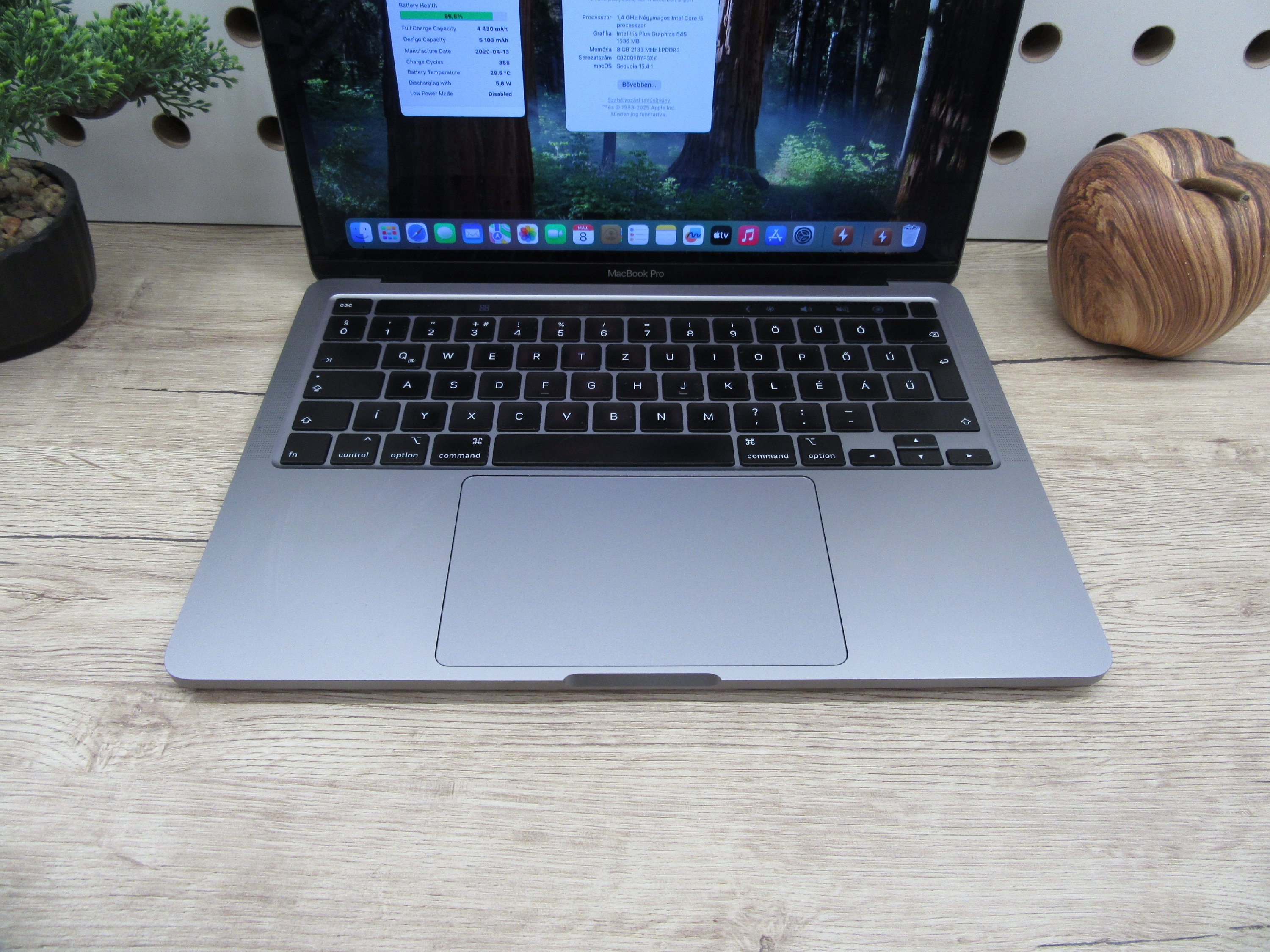 Apple Retina Macbook Pro 13 - 2020 - Használt, karcmentes