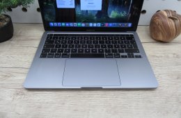 Apple Retina Macbook Pro 13 - 2020 - Használt, karcmentes