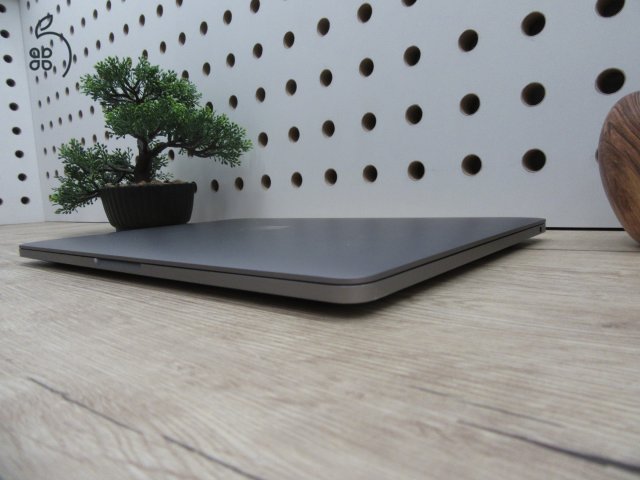 Apple Retina Macbook Pro 13 - 2020 - Használt, karcmentes