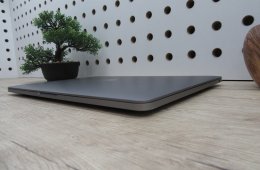 Apple Retina Macbook Pro 13 - 2020 - Használt, karcmentes