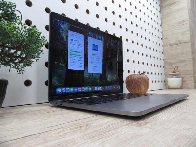 Apple Retina Macbook Pro 13 - 2020 - Használt, karcmentes