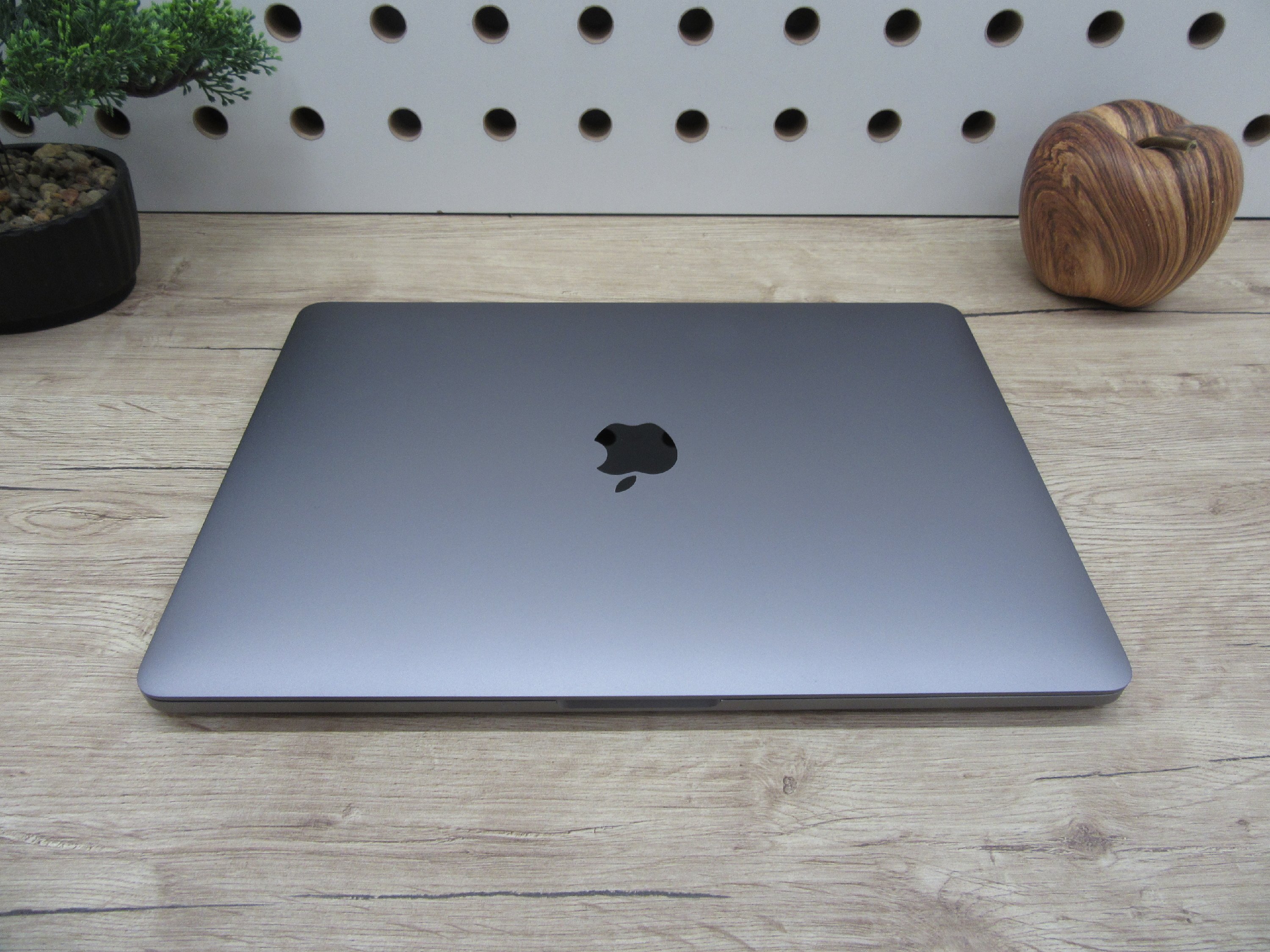 Apple Retina Macbook Pro 13 - 2020 - Használt, karcmentes