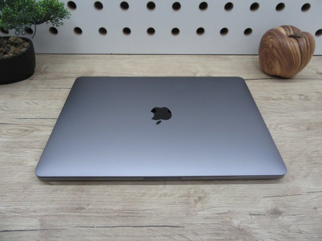 Apple Retina Macbook Pro 13 - 2020 - Használt, karcmentes