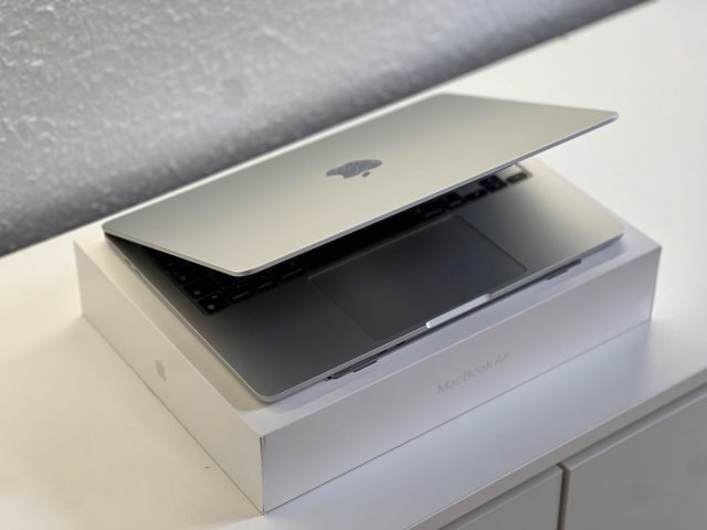 Hibátlan MacBook Air 2022 13 M2 256GB 2 ÉV Garanciával Számlával Aksi 100%