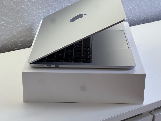 Hibátlan MacBook Air 2022 13 M2 256GB 2 ÉV Garanciával Számlával Aksi 100%