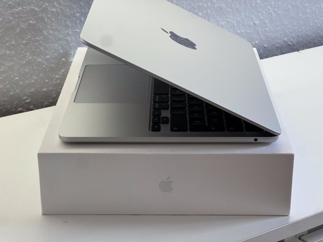 Hibátlan MacBook Air 2022 13 M2 256GB 2 ÉV Garanciával Számlával Aksi 100%