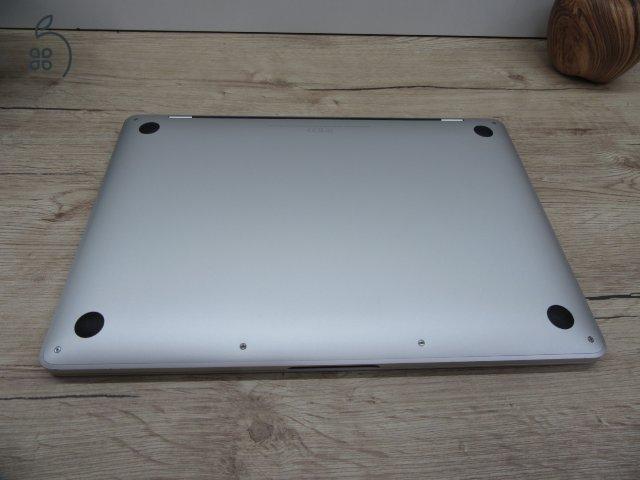 Apple Retina Macbook Pro 13 M1 Touchbar - 2021 - Használt, karcmentes