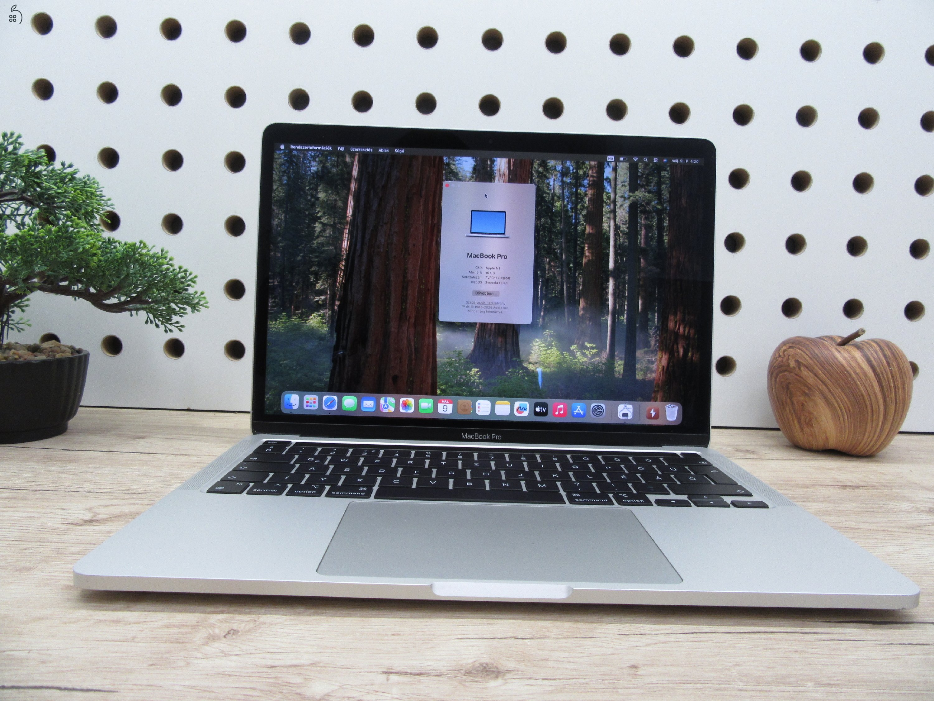 Apple Retina Macbook Pro 13 M1 Touchbar - 2021 - Használt, karcmentes