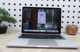 Apple Retina Macbook Pro 13 M1 Touchbar - 2021 - Használt, karcmentes