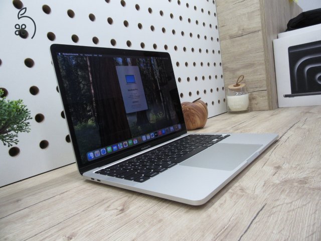 Apple Retina Macbook Pro 13 M1 Touchbar - 2021 - Használt, karcmentes