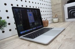 Apple Retina Macbook Pro 13 M1 Touchbar - 2021 - Használt, karcmentes