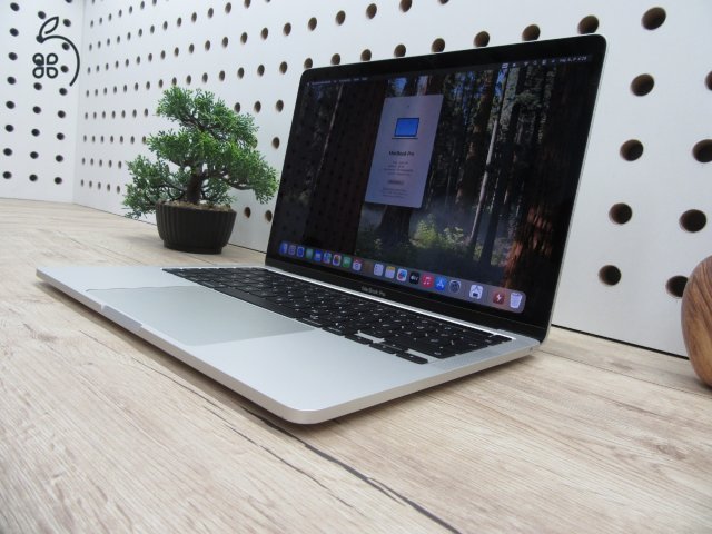 Apple Retina Macbook Pro 13 M1 Touchbar - 2021 - Használt, karcmentes