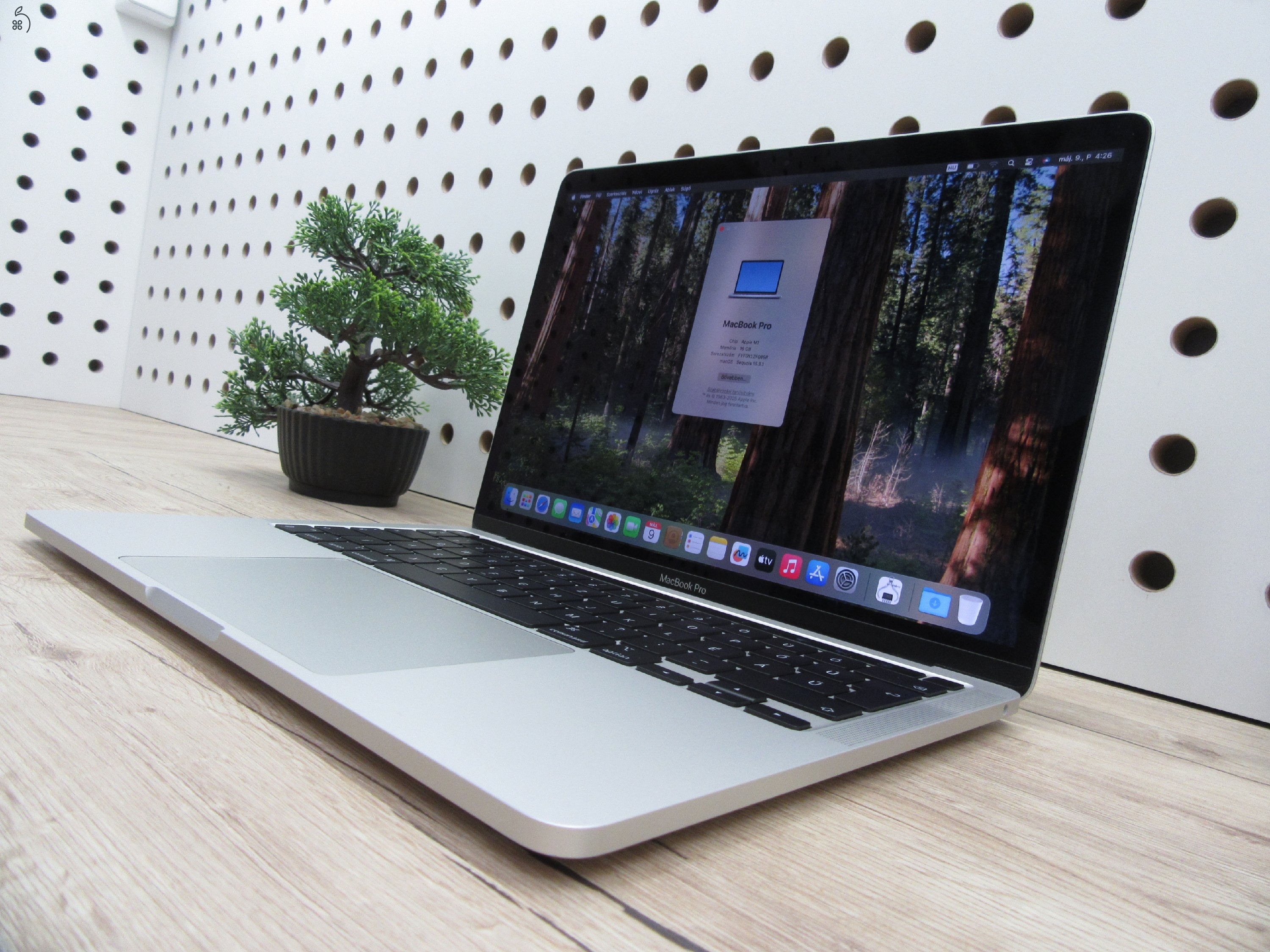  Apple Retina Macbook Pro 13 M1 Touchbar - 2021 - Használt, karcmentes 