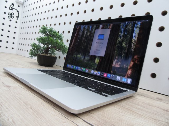  Apple Retina Macbook Pro 13 M1 Touchbar - 2021 - Használt, karcmentes 