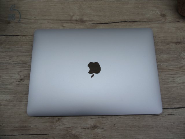  Apple Retina Macbook Pro 13 M1 Touchbar - 2021 - Használt, karcmentes 