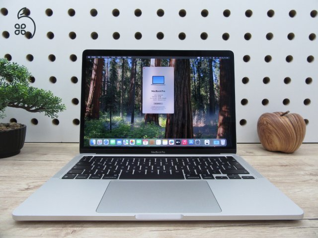 Apple Retina Macbook Pro 13 M1 Touchbar - 2021 - Használt, karcmentes 
