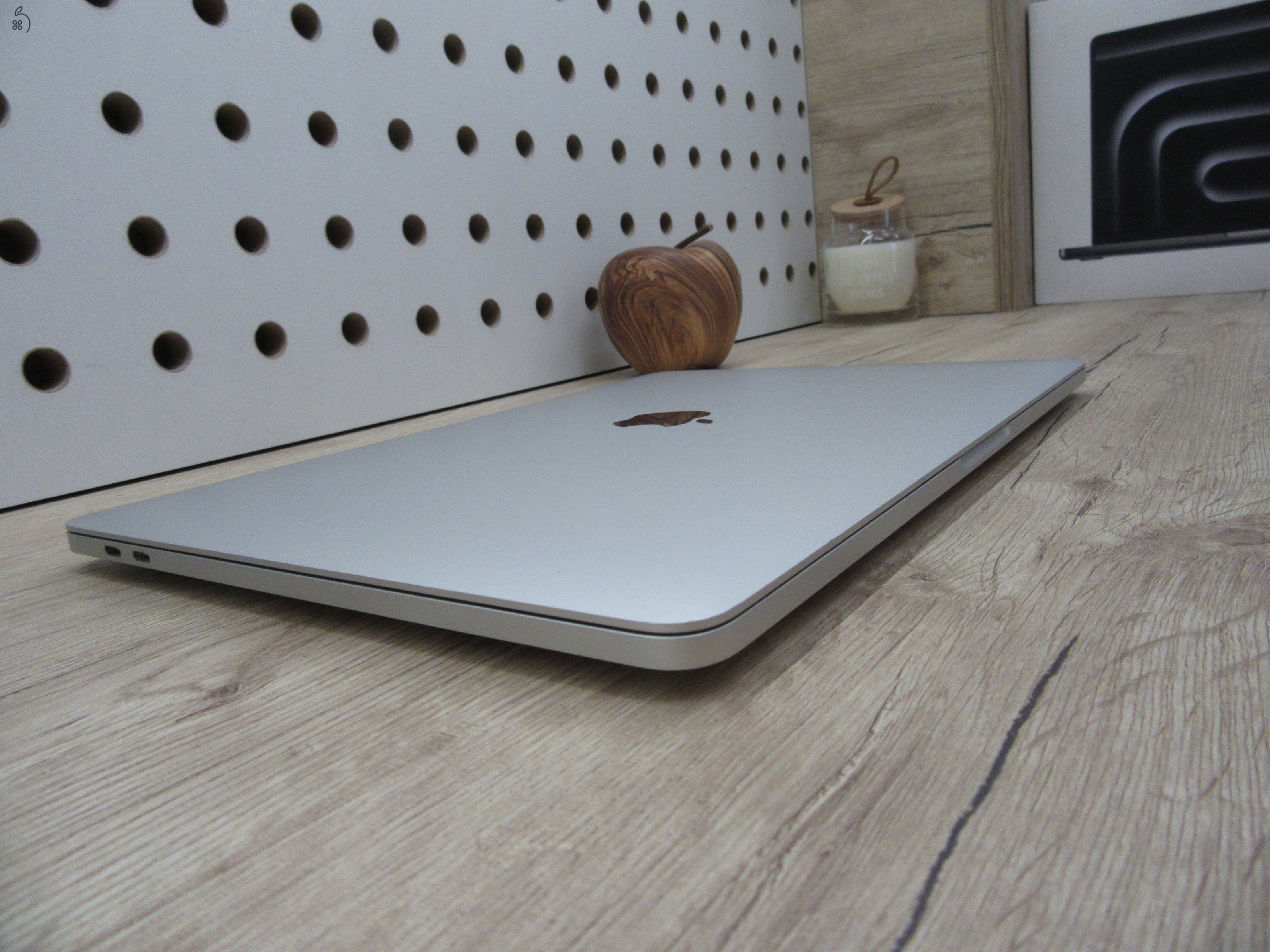  Apple Retina Macbook Pro 13 M1 Touchbar - 2021 - Használt, karcmentes 