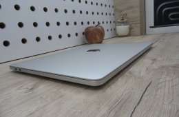  Apple Retina Macbook Pro 13 M1 Touchbar - 2021 - Használt, karcmentes 