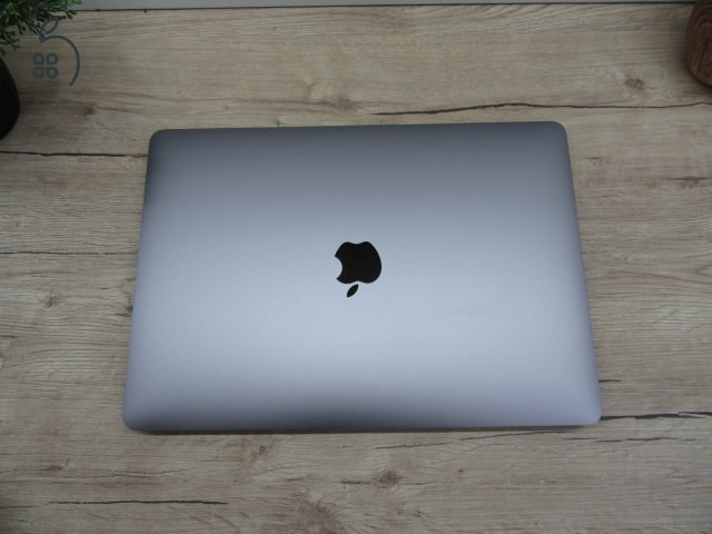  Apple Retina Macbook Pro 13 M1 Touchbar - 2021 - Használt, karcmentes 