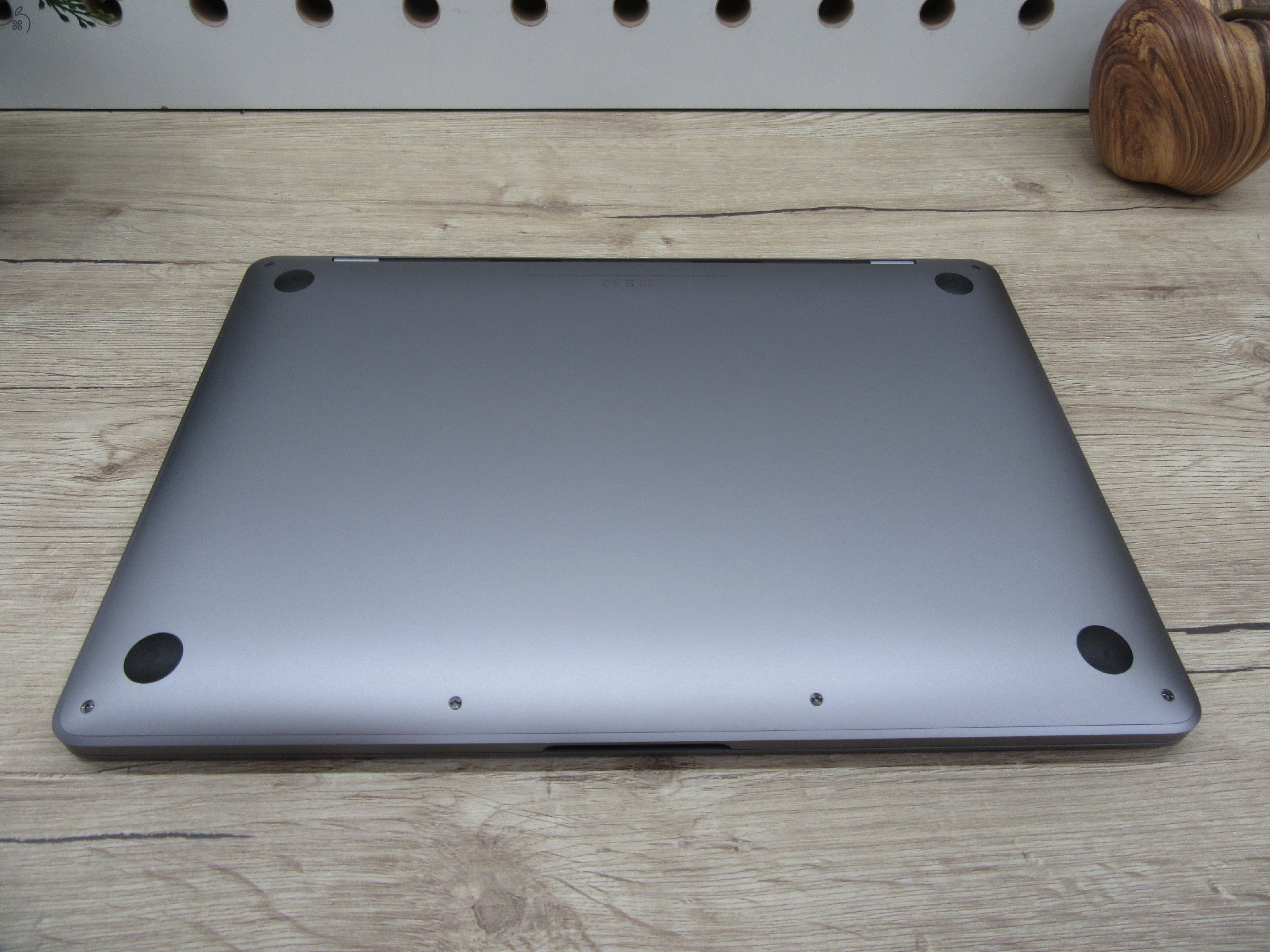  Apple Retina Macbook Pro 13 M1 Touchbar - 2021 - Használt, karcmentes 