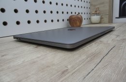  Apple Retina Macbook Pro 13 M1 Touchbar - 2021 - Használt, karcmentes 