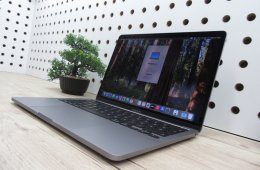  Apple Retina Macbook Pro 13 M1 Touchbar - 2021 - Használt, karcmentes 