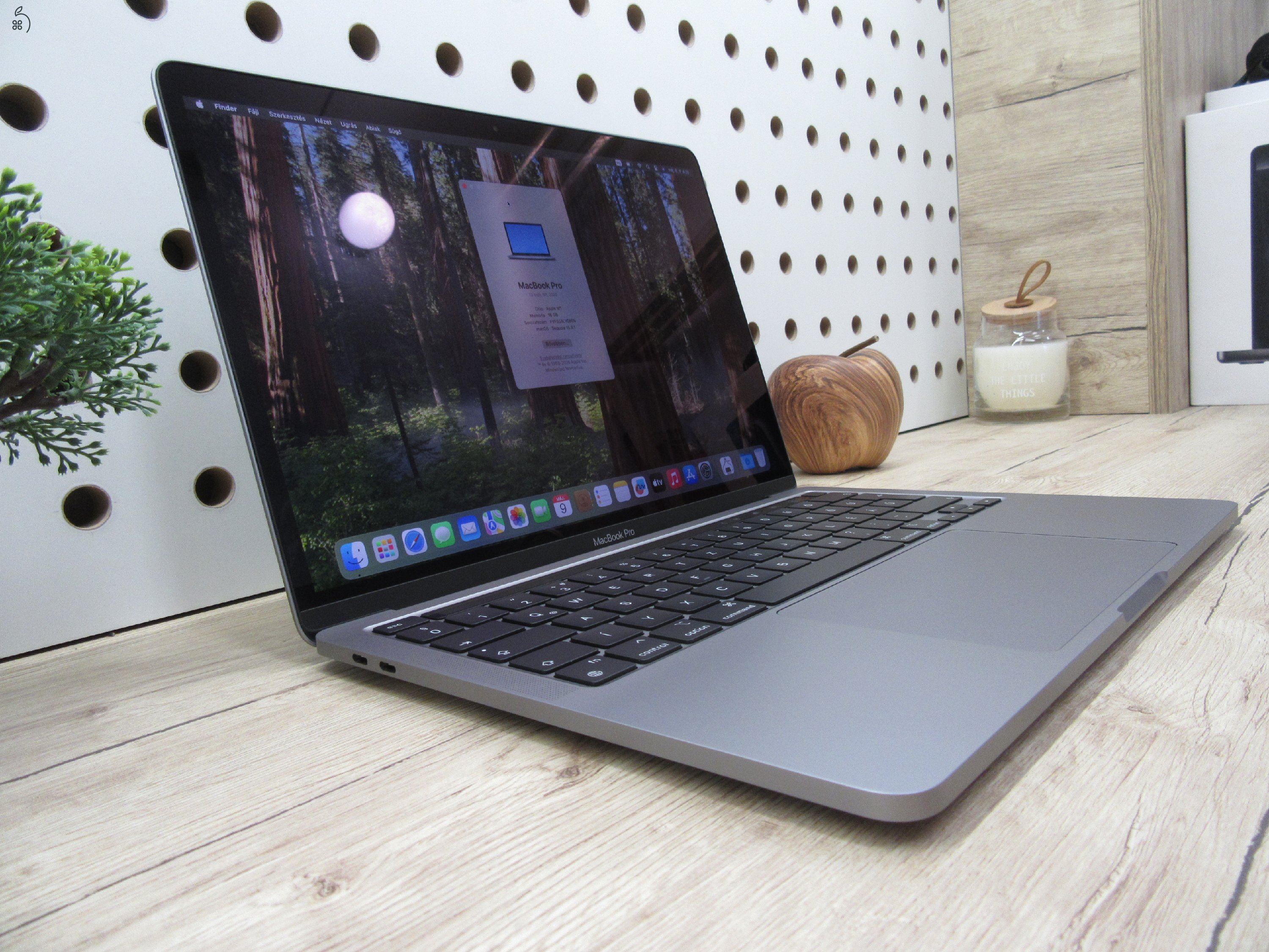  Apple Retina Macbook Pro 13 M1 Touchbar - 2021 - Használt, karcmentes 
