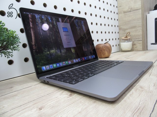  Apple Retina Macbook Pro 13 M1 Touchbar - 2021 - Használt, karcmentes 