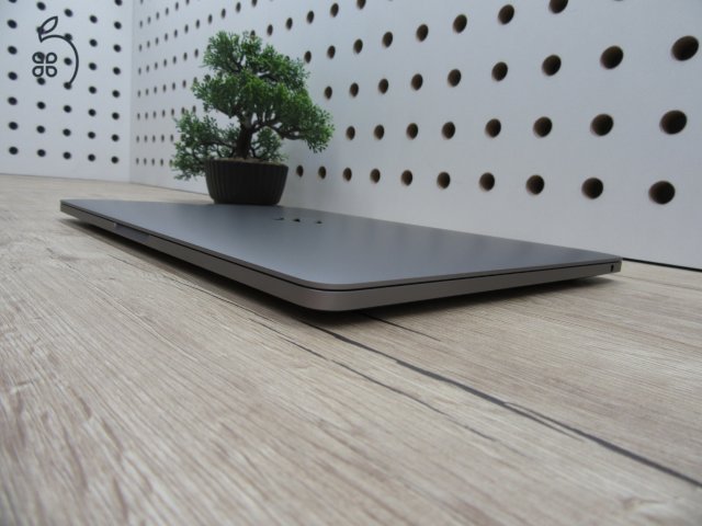  Apple Retina Macbook Pro 13 M1 Touchbar - 2021 - Használt, karcmentes 