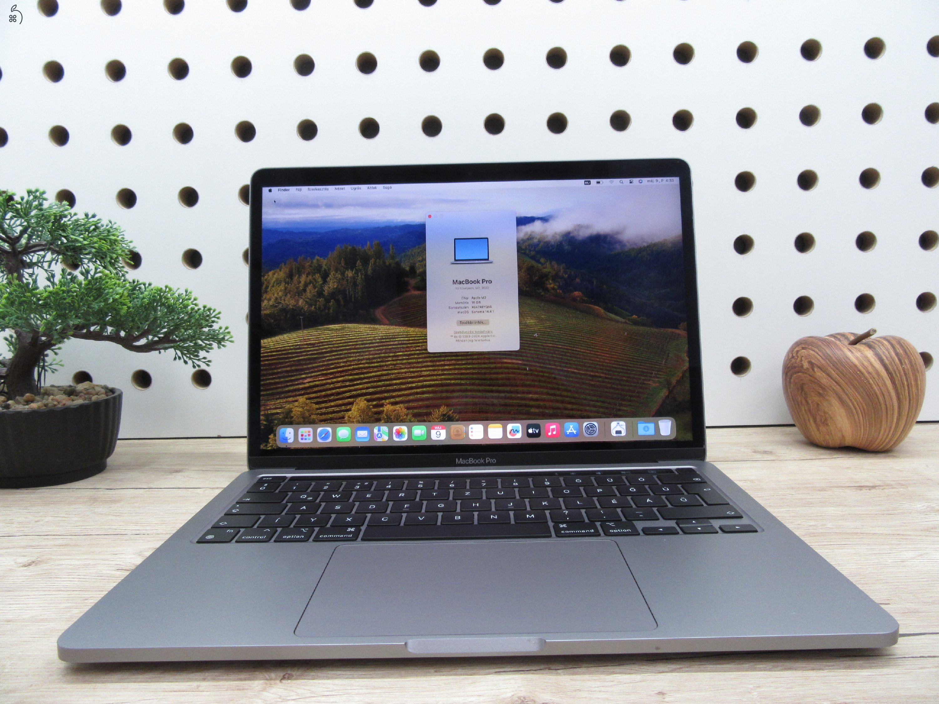  Apple Retina Macbook Pro 13 M2 Touchbar - 2021 - Használt, karcmentes 