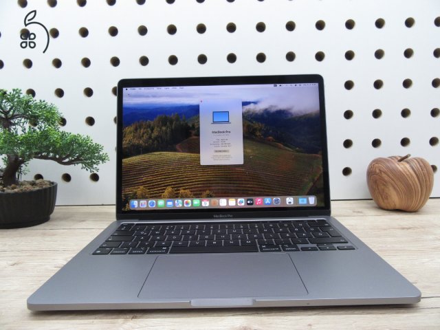  Apple Retina Macbook Pro 13 M2 Touchbar - 2021 - Használt, karcmentes 