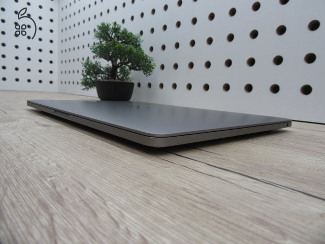  Apple Retina Macbook Pro 13 M2 Touchbar - 2021 - Használt, karcmentes 