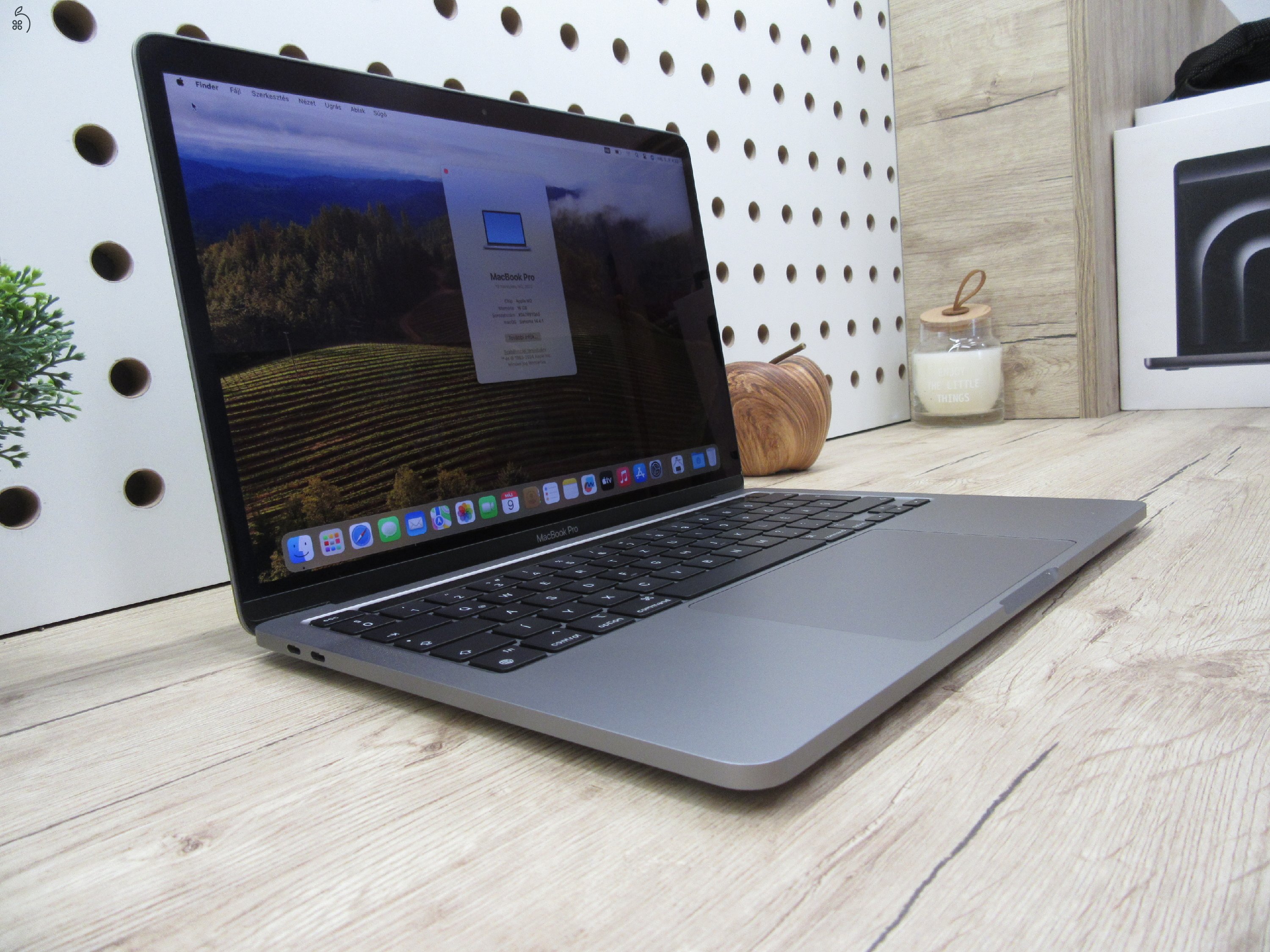  Apple Retina Macbook Pro 13 M2 Touchbar - 2021 - Használt, karcmentes 