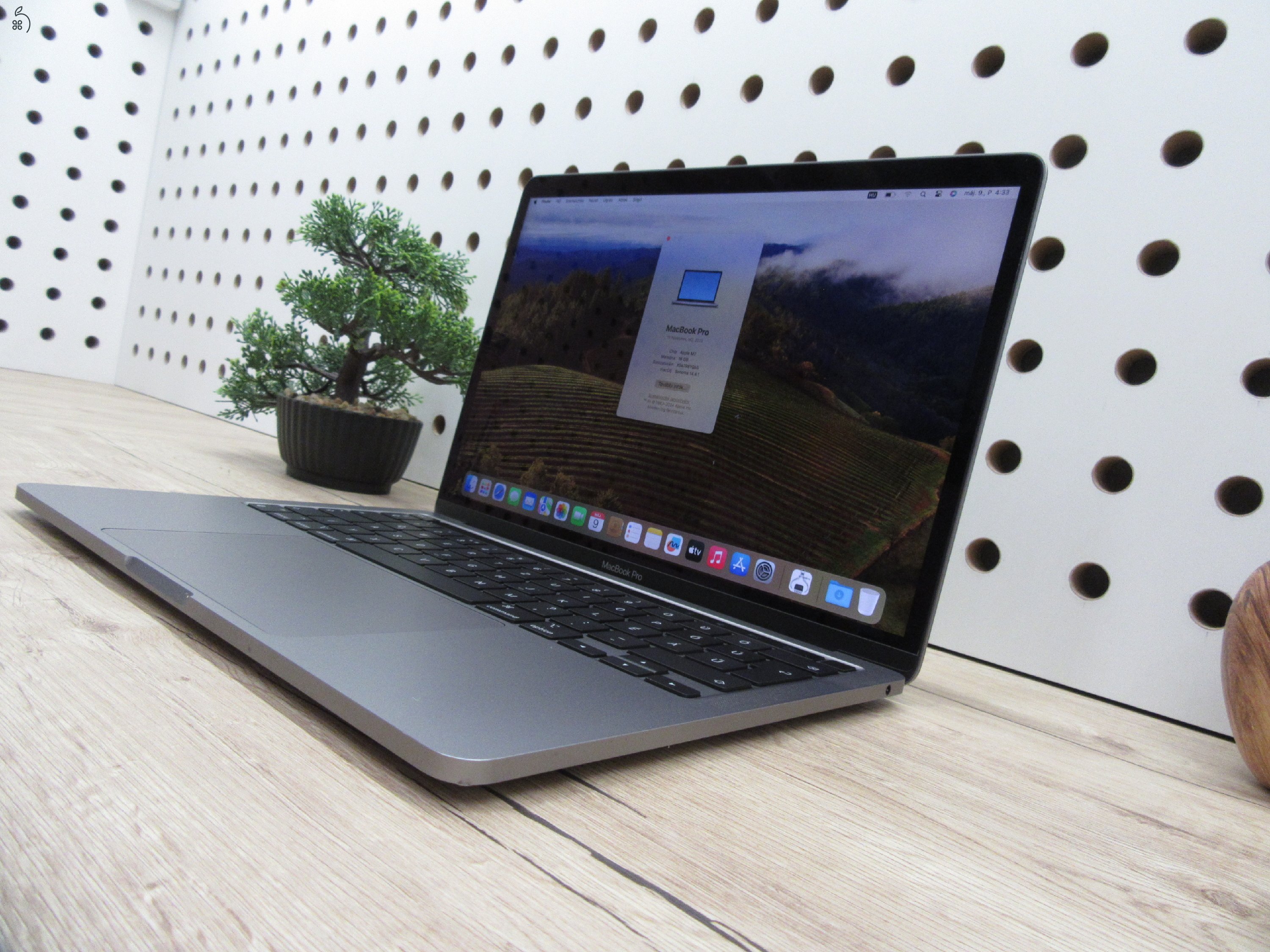  Apple Retina Macbook Pro 13 M2 Touchbar - 2021 - Használt, karcmentes 