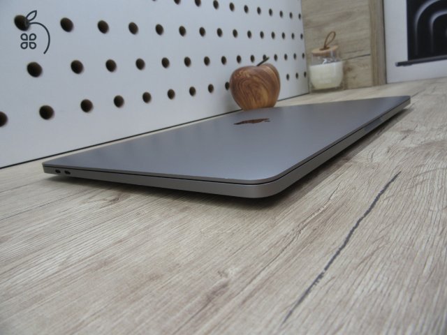  Apple Retina Macbook Pro 13 M2 Touchbar - 2021 - Használt, karcmentes 
