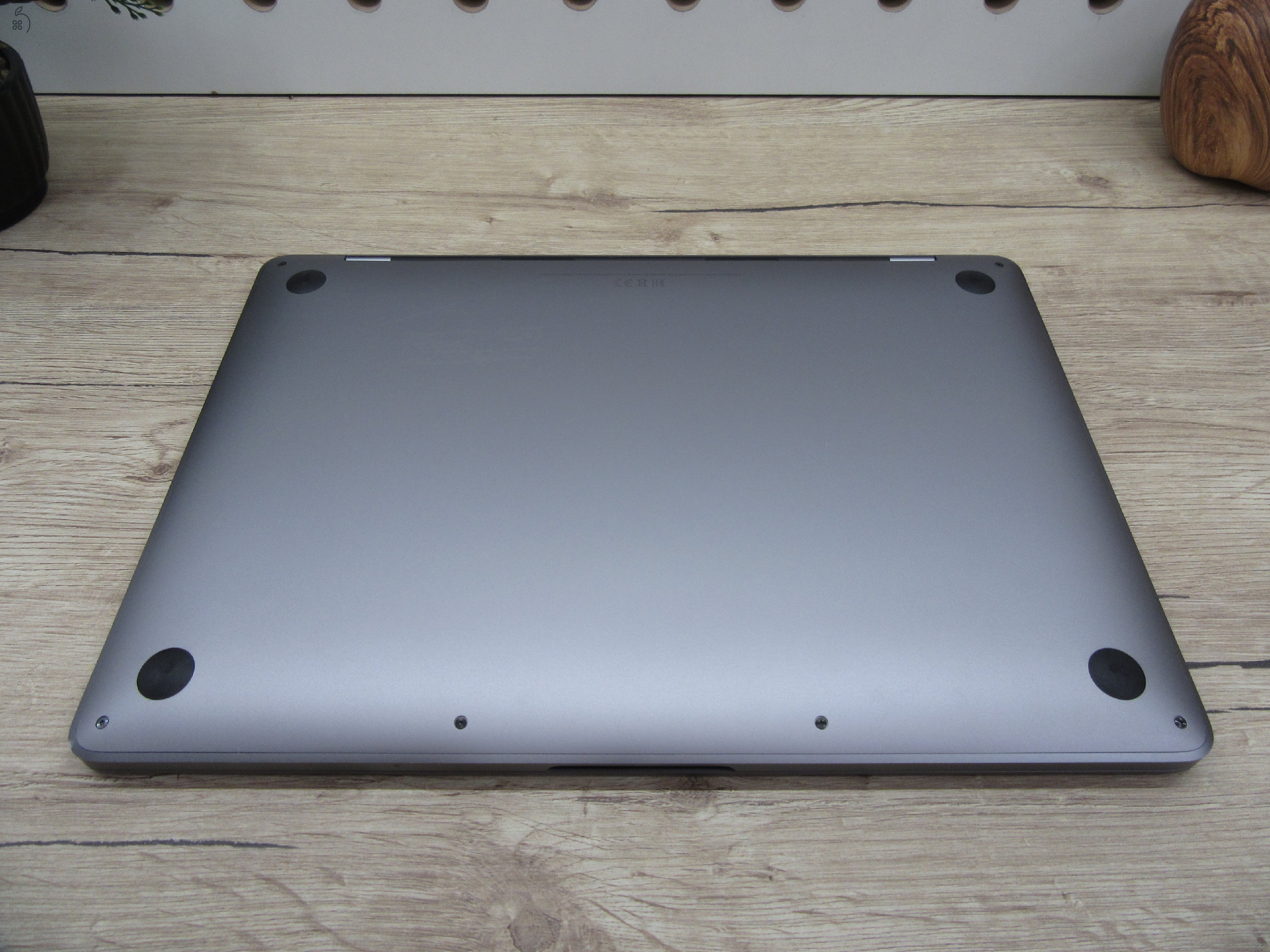  Apple Retina Macbook Pro 13 M2 Touchbar - 2021 - Használt, karcmentes 