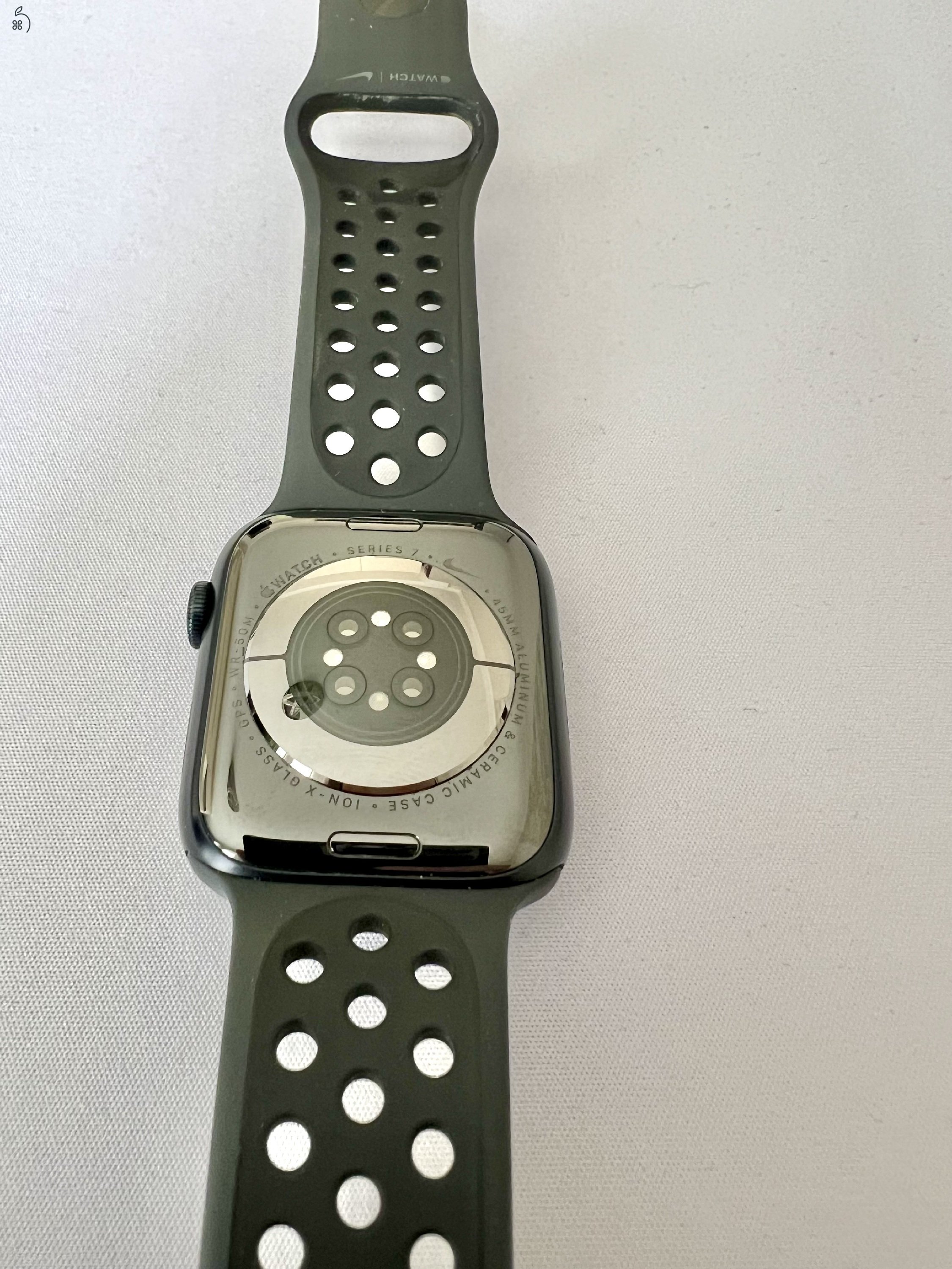 Apple Watch 7 45 mm Nike fekete 