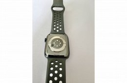 Apple Watch 7 45 mm Nike fekete 