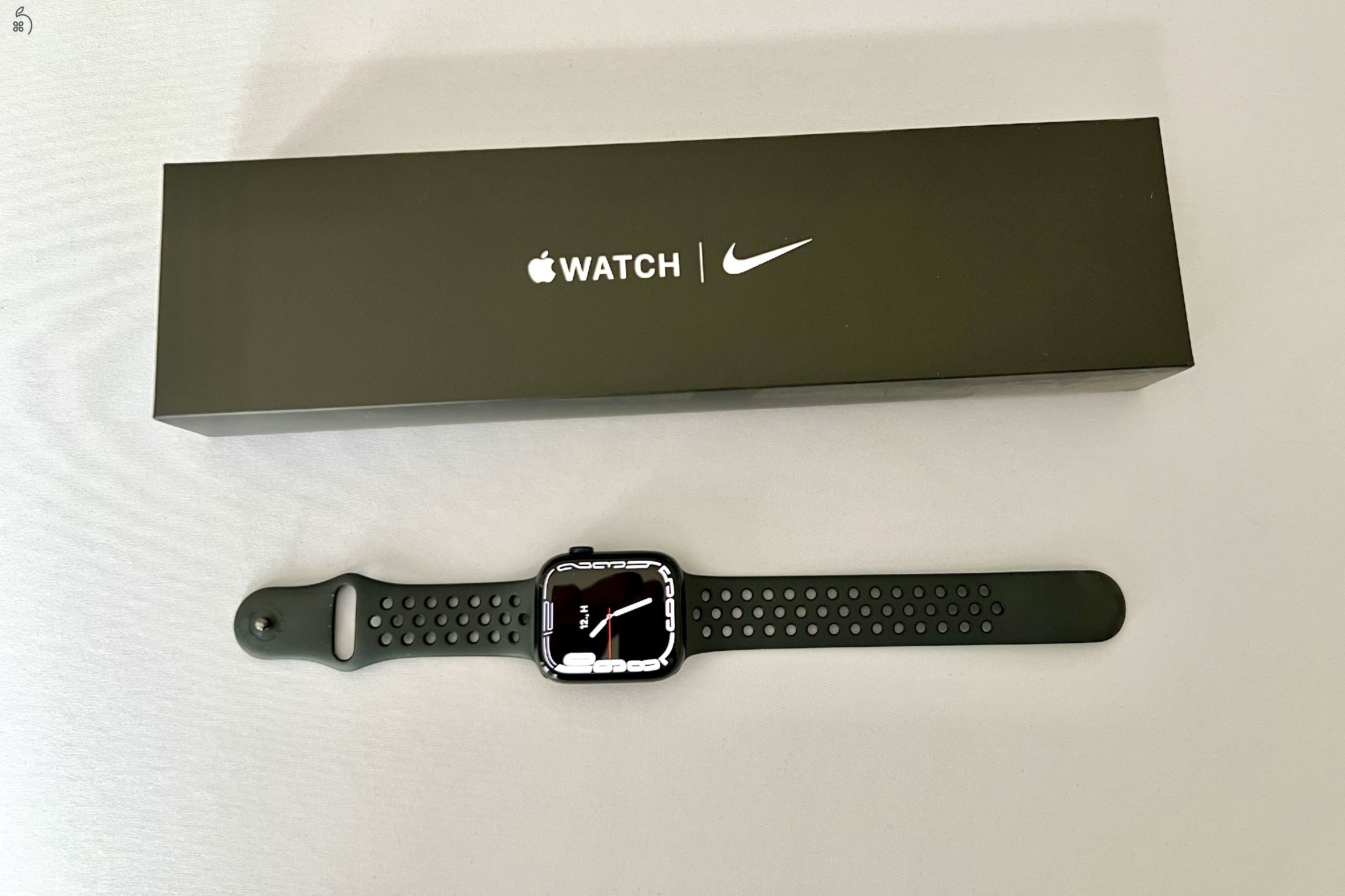 Apple Watch 7 45 mm Nike fekete 